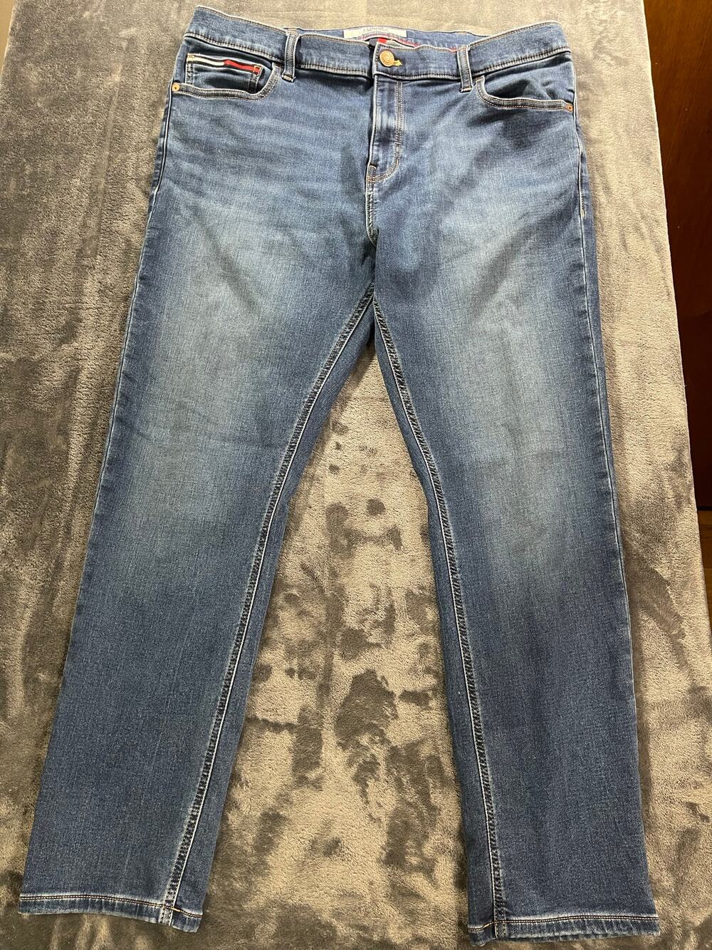Tommy Hilfiger 38x30 Blue Jeans Medium Wash Stretch Slim Straight Flag Logo